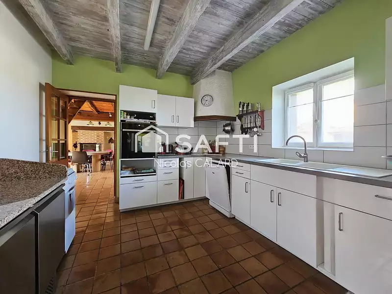 Maison, 240 m²
