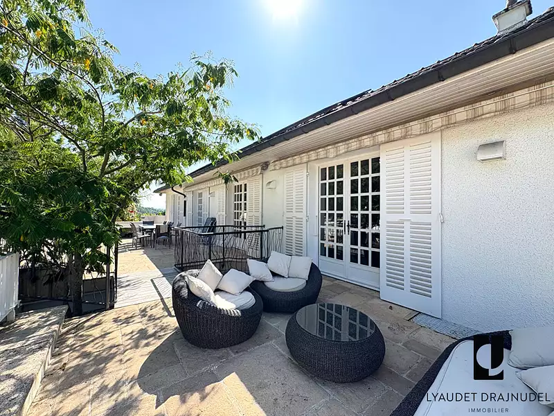 Maison, 244 m²