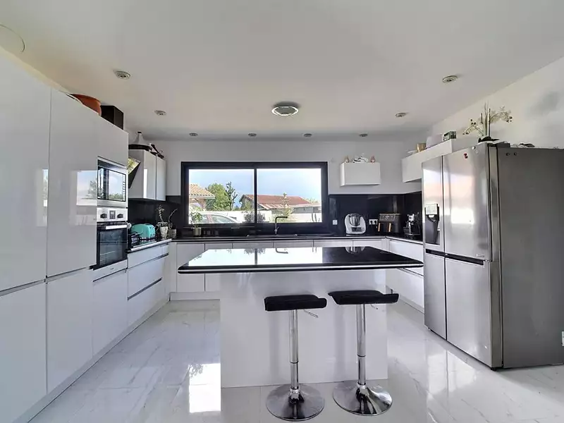 Maison, 288 m²