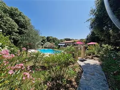 Maison, 277 m²