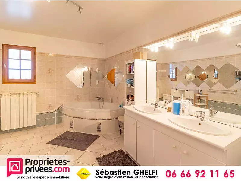 Maison, 290 m²