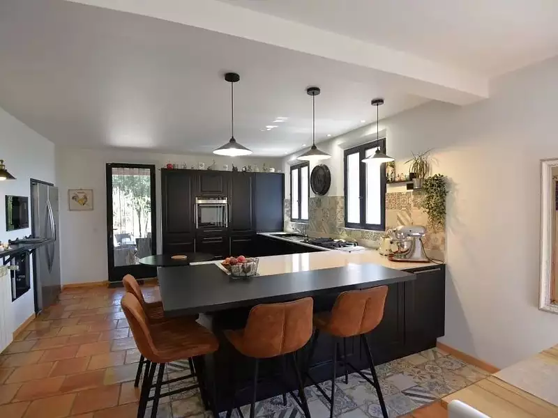 Maison, 196 m²