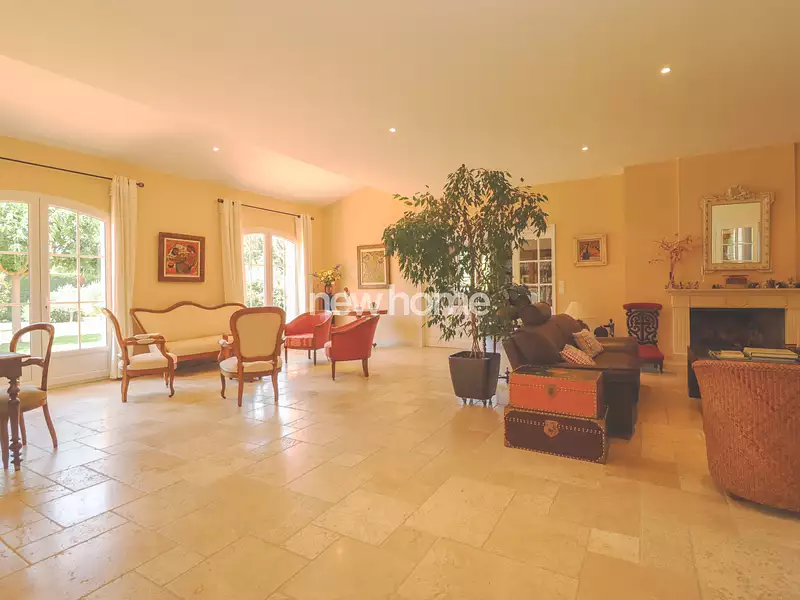 Maison, 320 m²