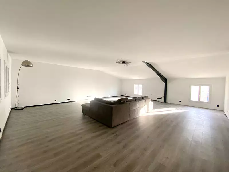 Maison, 681,61 m²