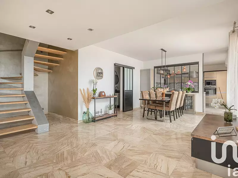 Maison, 381 m²