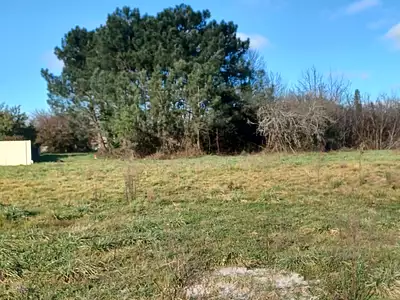 Terrain à bâtir, 694 m²