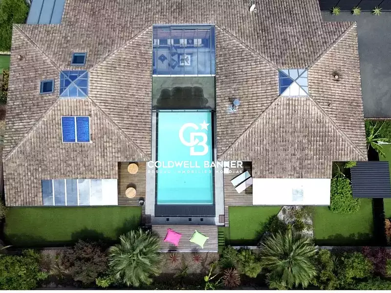 Maison, 225 m²