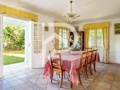 Maison, 225 m²