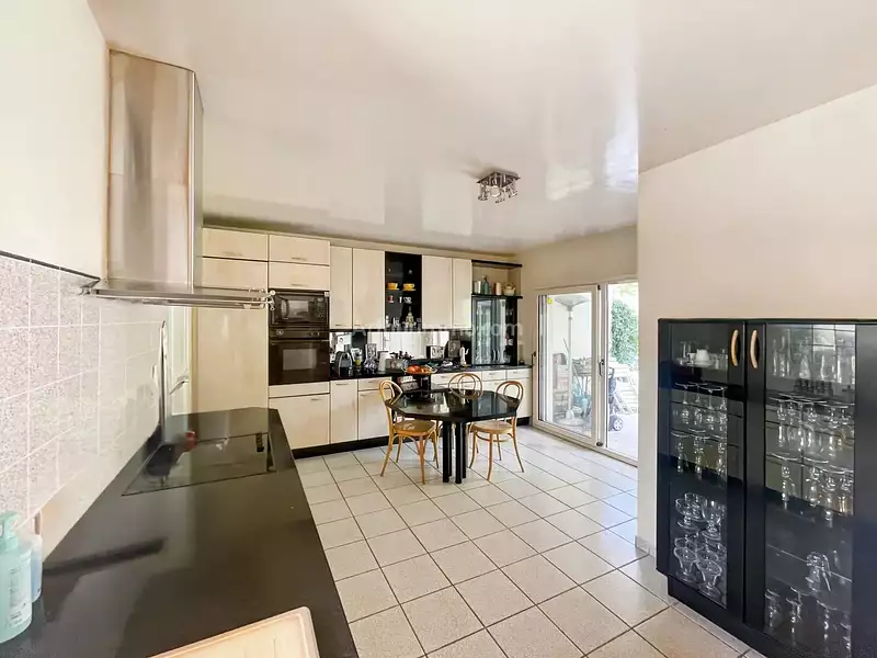 Maison, 261 m²