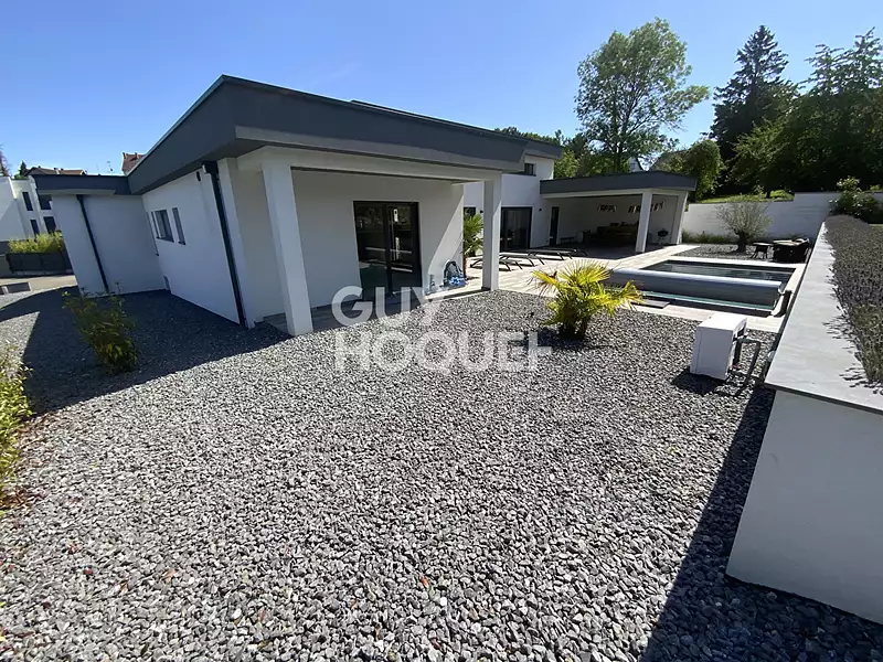 Maison, 240 m²