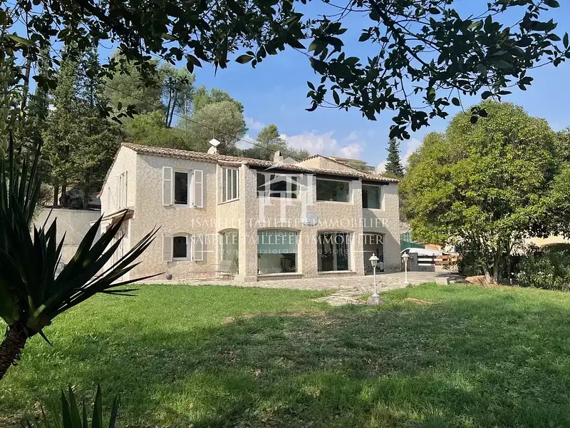 Maison, 196 m²