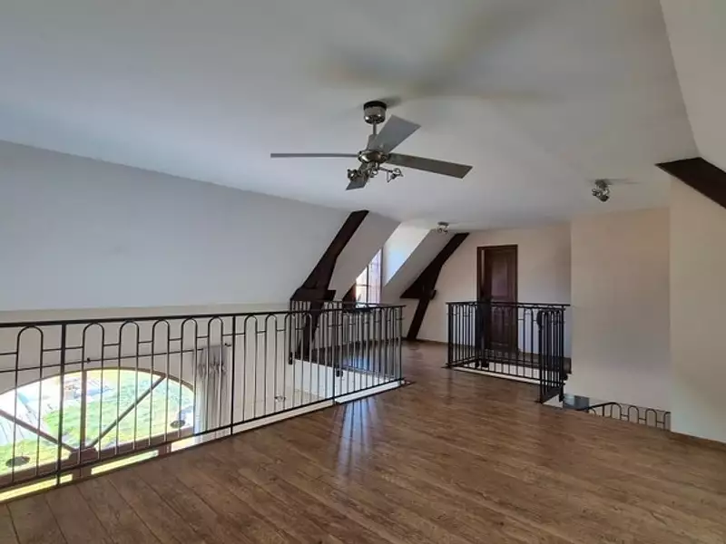 Maison, 270 m²