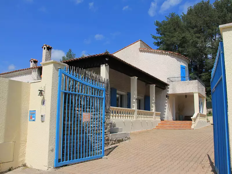Maison, 196 m²