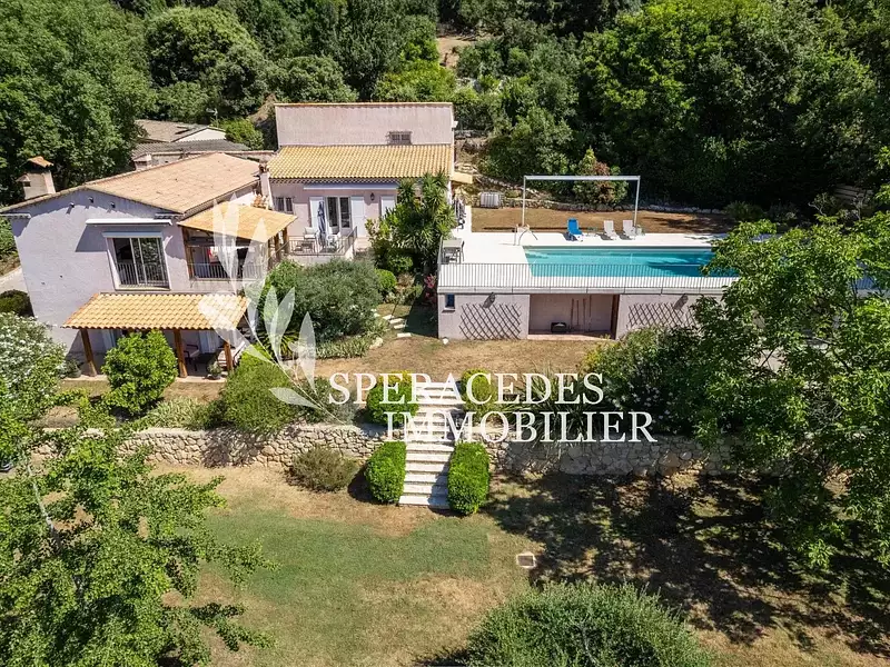 Maison, 248 m²