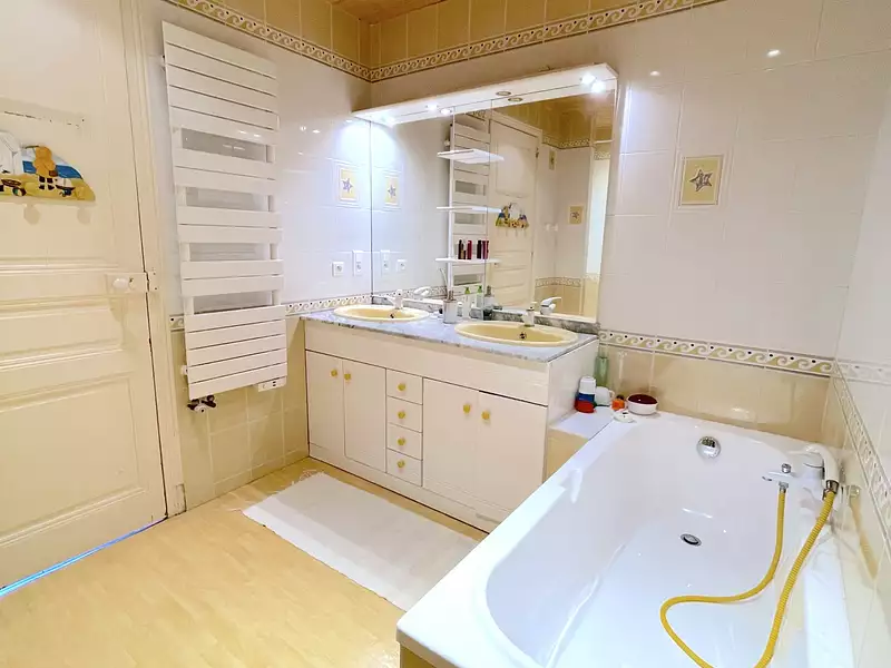 Maison, 192 m²