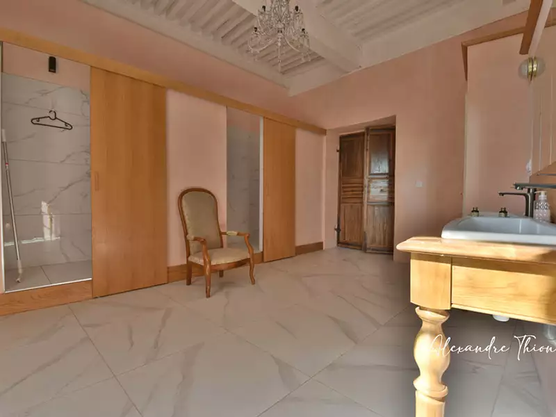 Maison, 1 500 m²