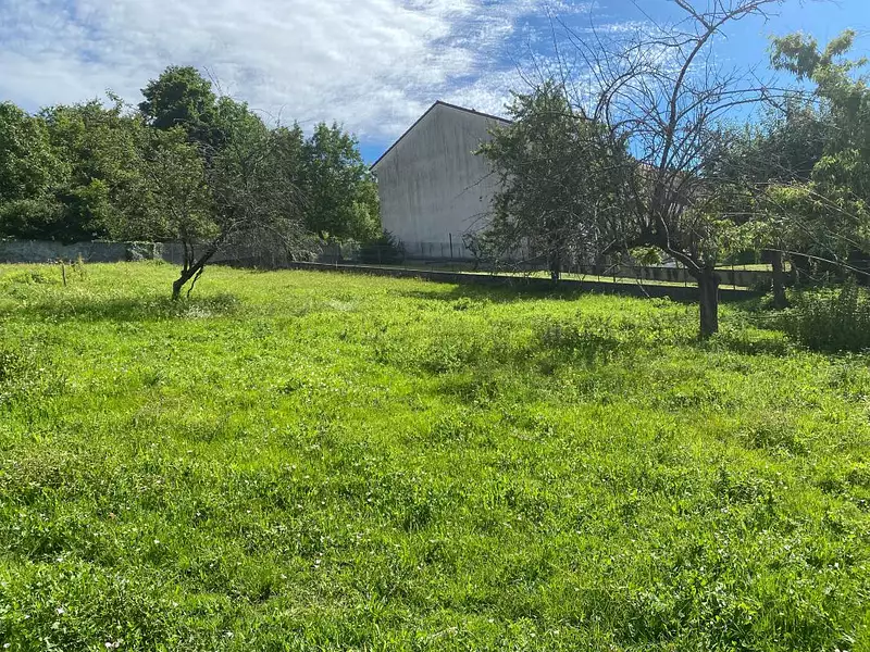 Terrain, 600 m²