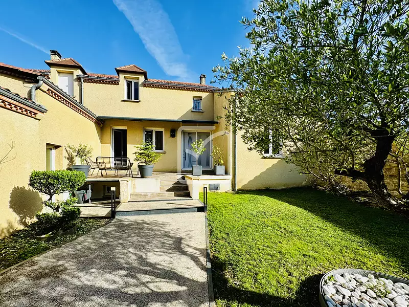 Maison, 281 m²