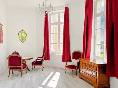Maison, 1 225 m²