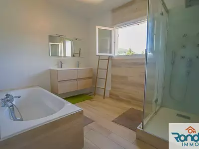 Maison, 213 m²