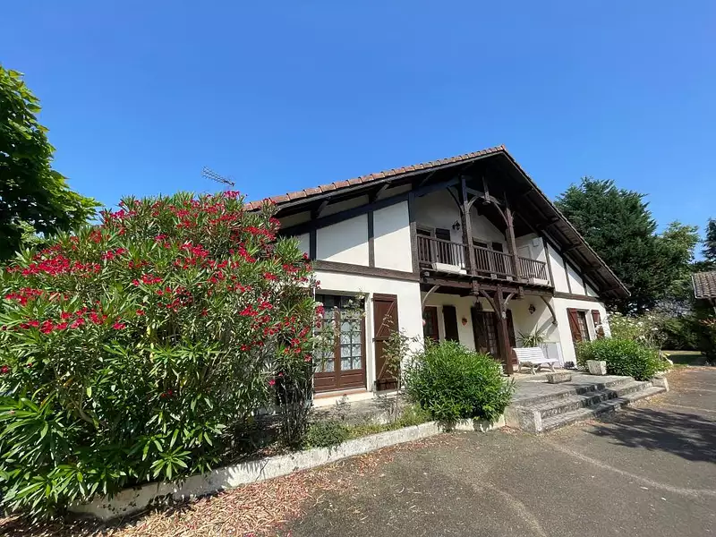 Maison, 216 m²