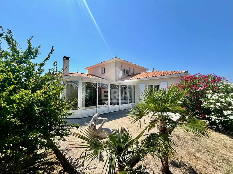 Maison, 166 m²