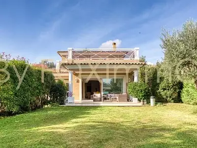 Maison, 240 m²
