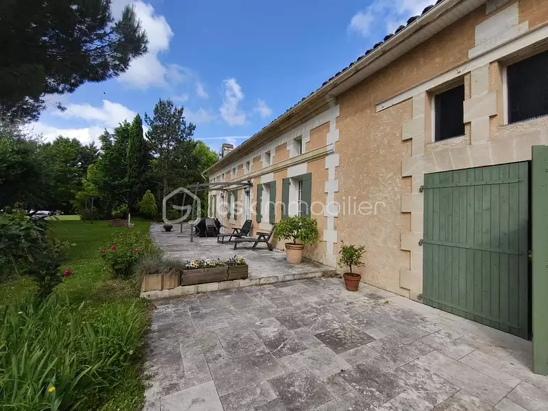 Maison, 221 m²