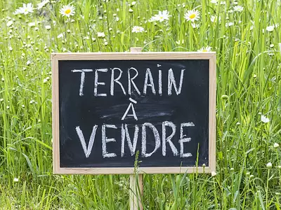 Terrain, 700 m²