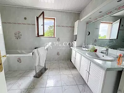 Maison, 268 m²