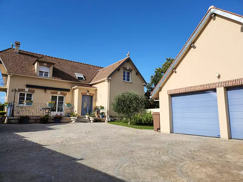 Maison, 180 m²