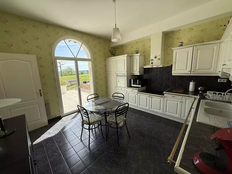 Maison, 240 m²