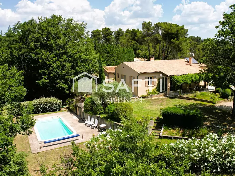 Maison, 137 m²