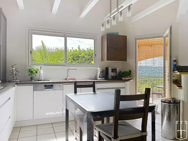 Maison, 204 m²