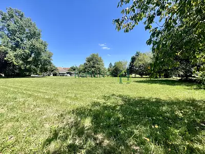 Terrain, 1 800 m²