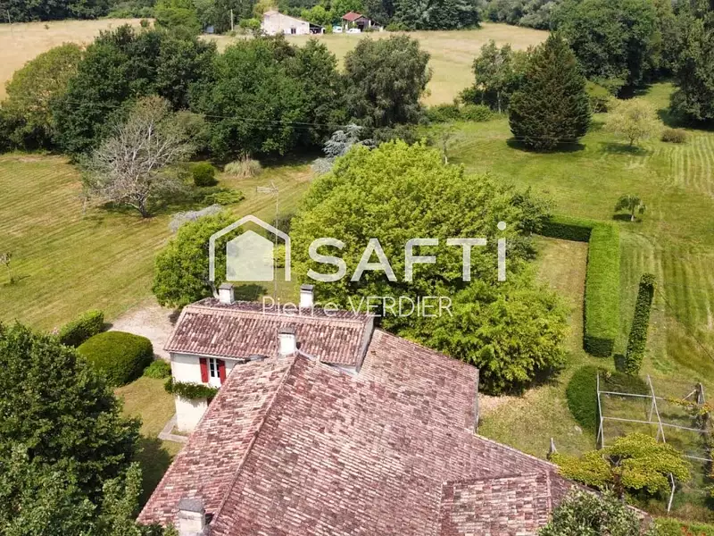 Maison, 255 m²
