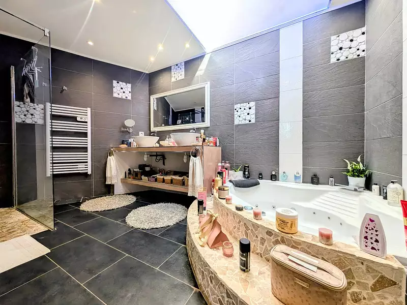 Maison, 370 m²