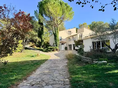 Maison, 275 m²