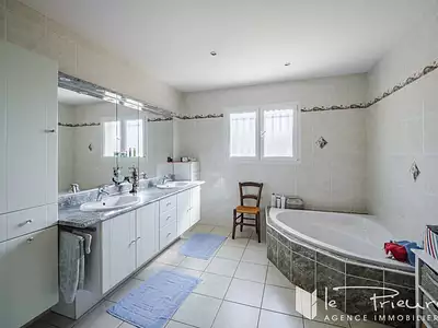 Maison, 243 m²