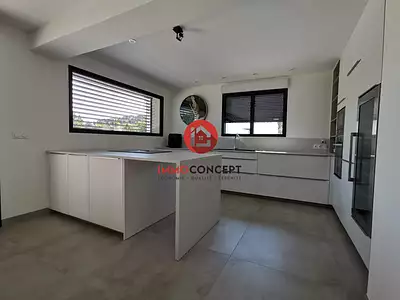 Maison, 220 m²