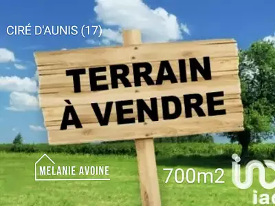 Terrain, 700 m²