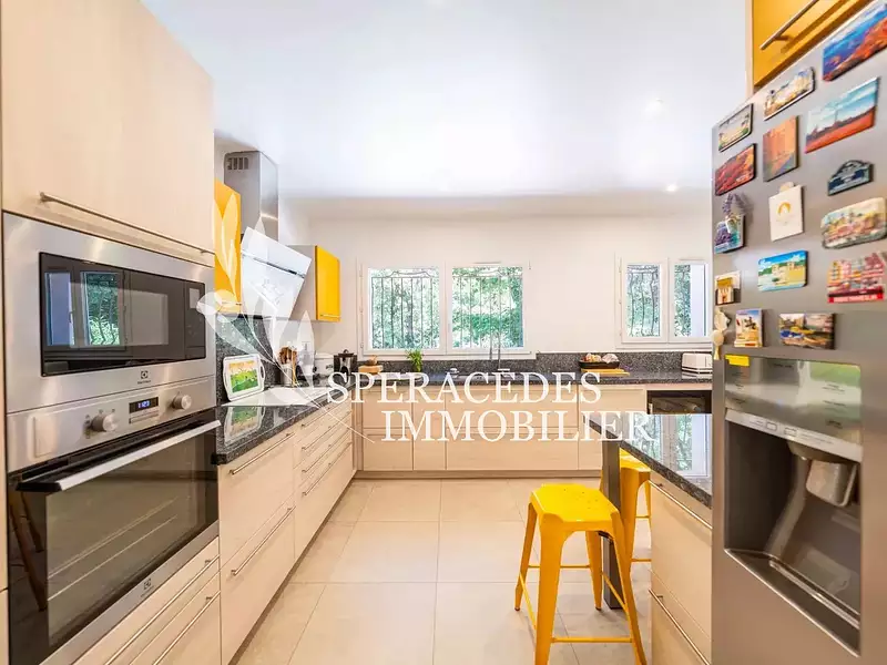 Maison, 248 m²