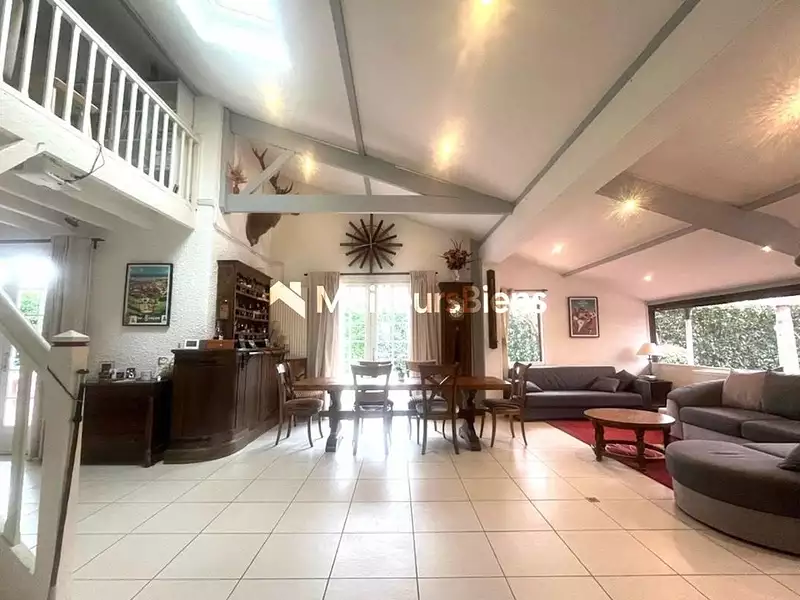 Maison, 230 m²