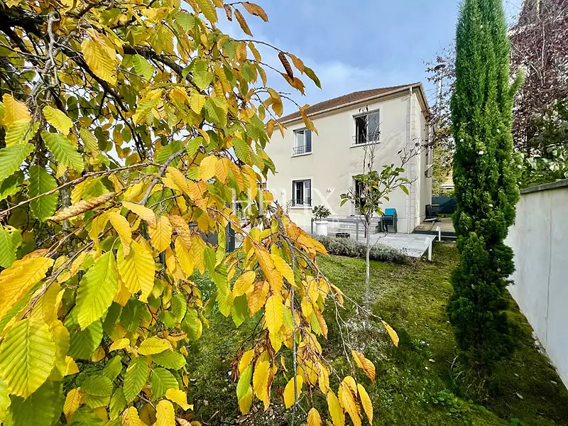 Maison, 166 m²