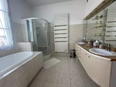 Maison, 236 m²