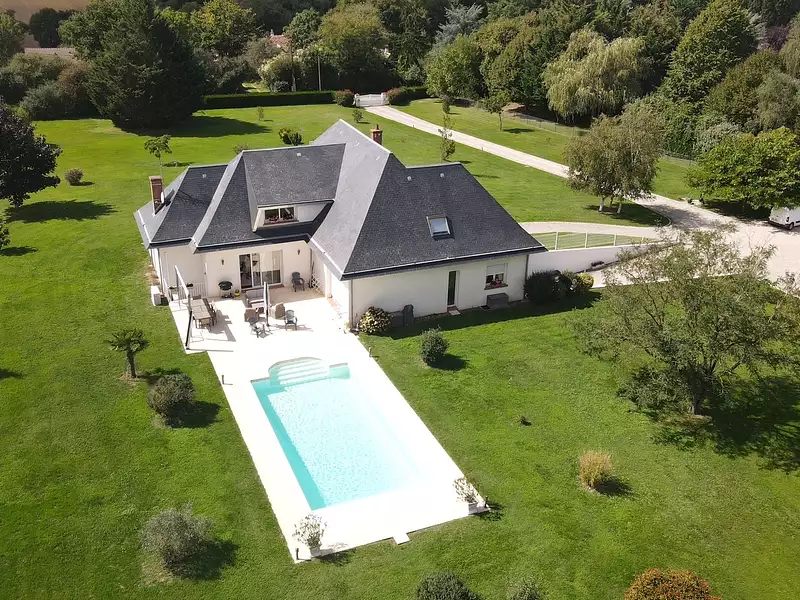 Maison, 255 m²