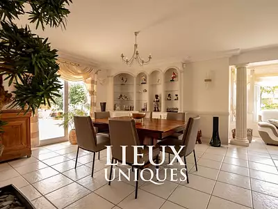 Maison, 240 m²