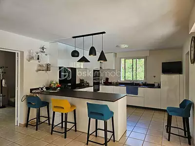 Maison, 244 m²