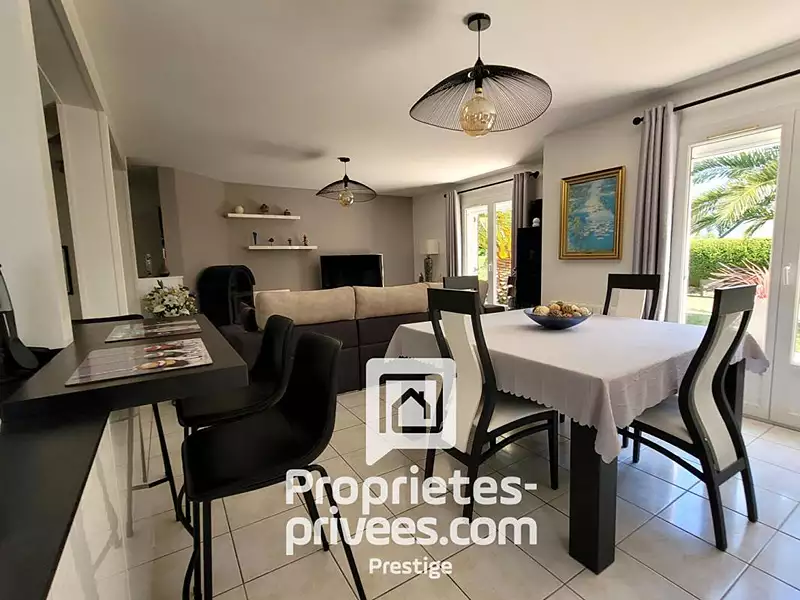 Maison, 196 m²