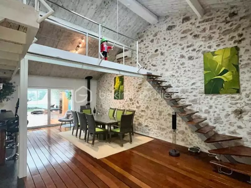 Maison, 208 m²